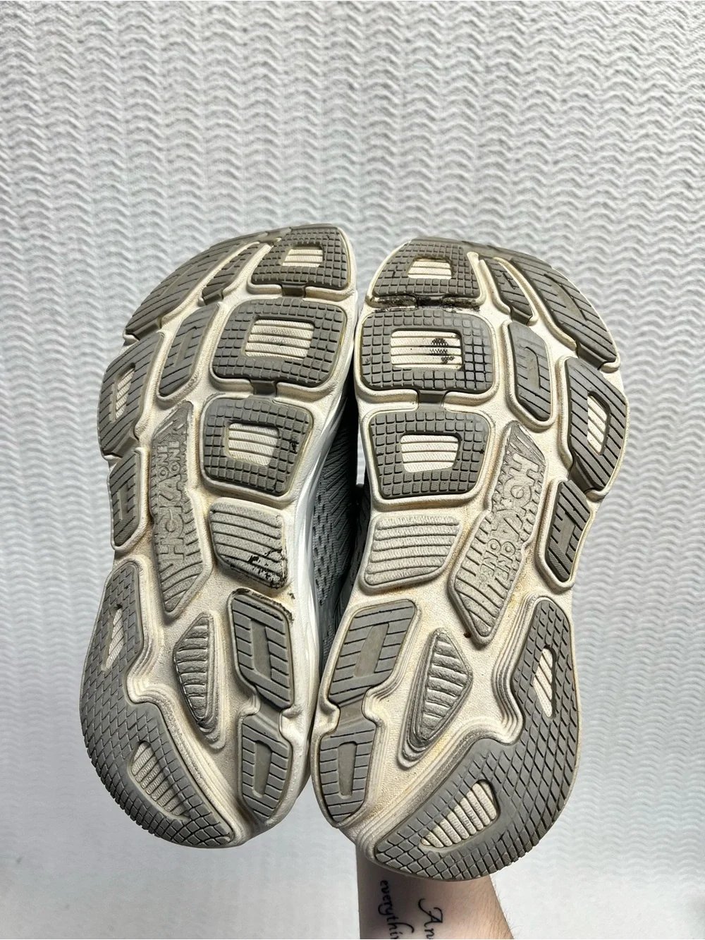 hoka / bondi 7 light grey womens shoes size 7.5